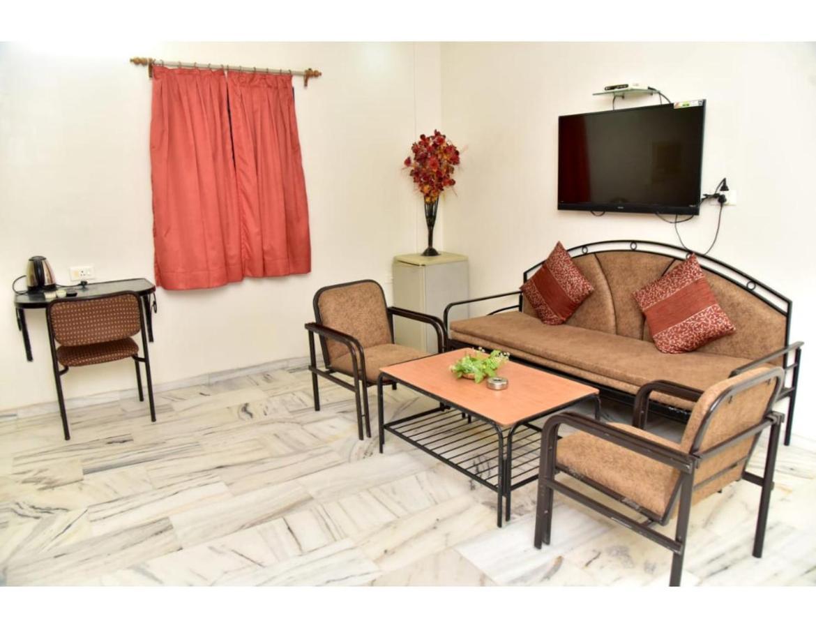 Hotel Dwarka, ナーグプル エクステリア 写真