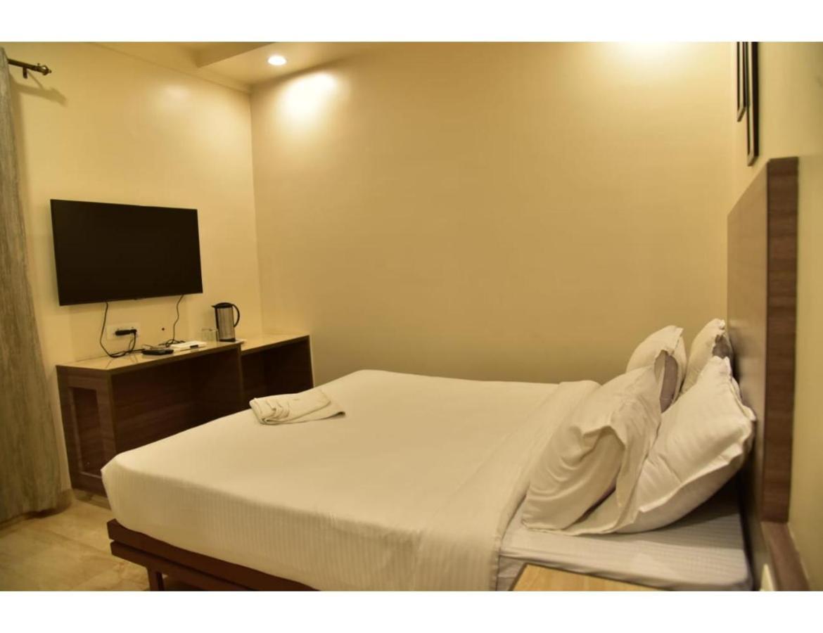 Hotel Dwarka, ナーグプル エクステリア 写真