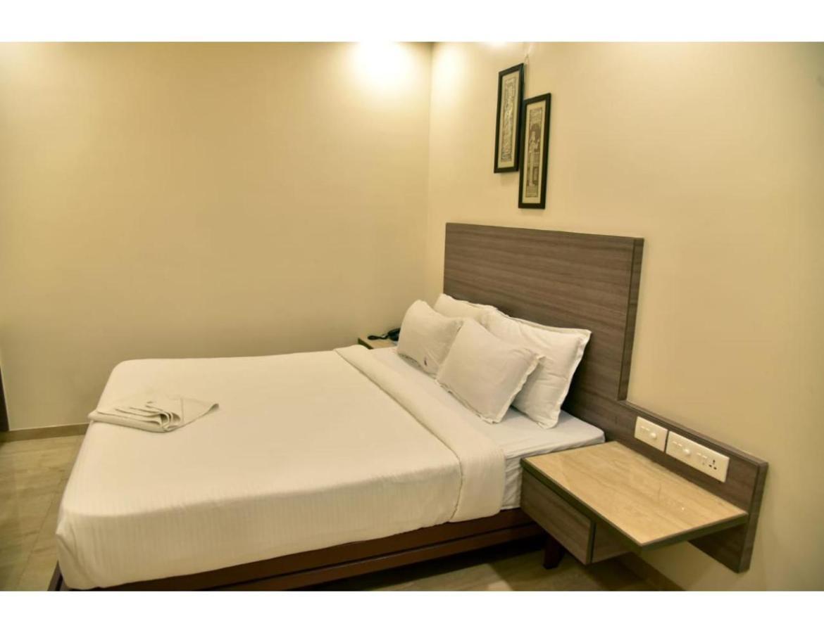 Hotel Dwarka, ナーグプル エクステリア 写真